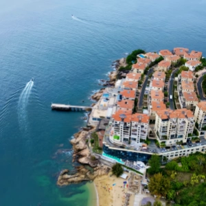 Where to Stay in Shenzhen: Food Circle vs Seaside Sanctuaries