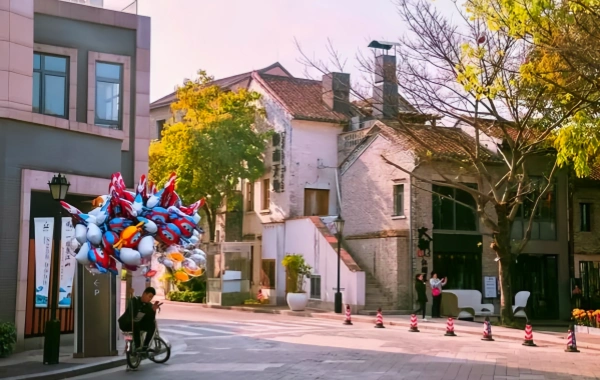 リンガン ティアンディ: センチュリー・オールド・ストリートのモダン・エコー-2