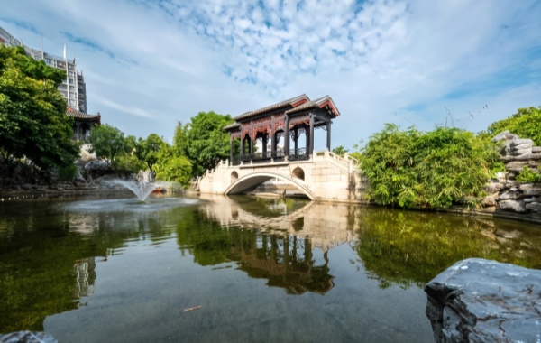 Liang Yuan: A Three-Dimensional Landscape Painting That Condenses the Spirit of Lingnan Scholars-4