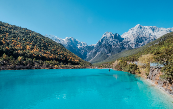 Lijiang Blue Moon Val: Sapphire Fallen to the Human World and Pure Poem of Snow Mountain Divine Realm