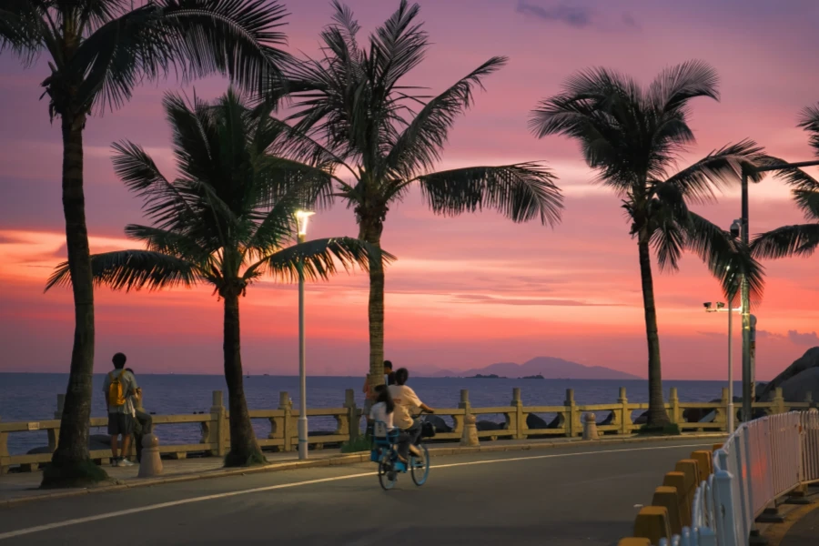 Lovers' Road in Zhuhai: A romantic poem along a 28-kilometer-long coastline.