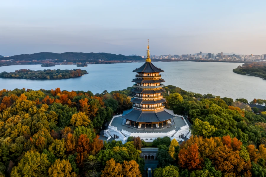 Leifeng Pagoda: un viaggio leggendario da un'antica Pagoda Demon-Suppressing ad una gloriosa rinascita