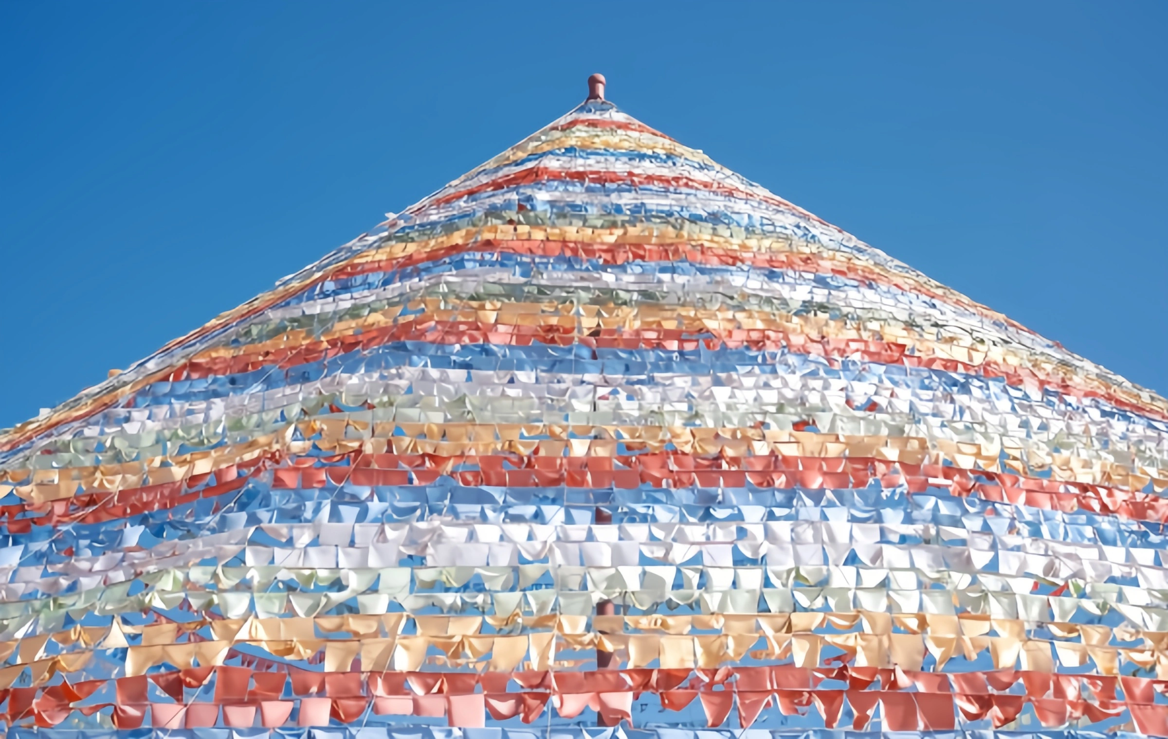 Shangri La Sutra Banner: A Visual Epic from Faith Symbols to Sky Paintings-2