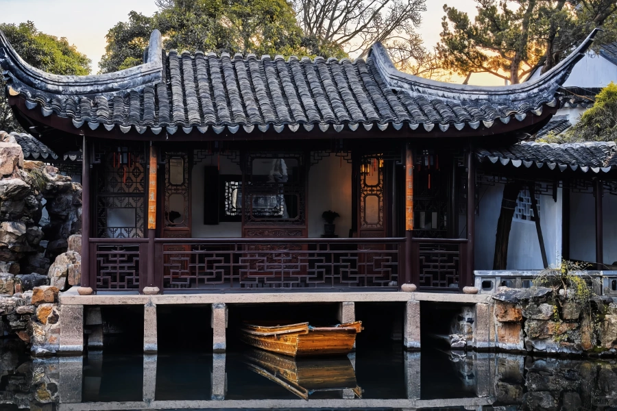 Master of the Nets Garden: Un vasto mundo enclavado dentro de un pequeño bosque de montaña-3