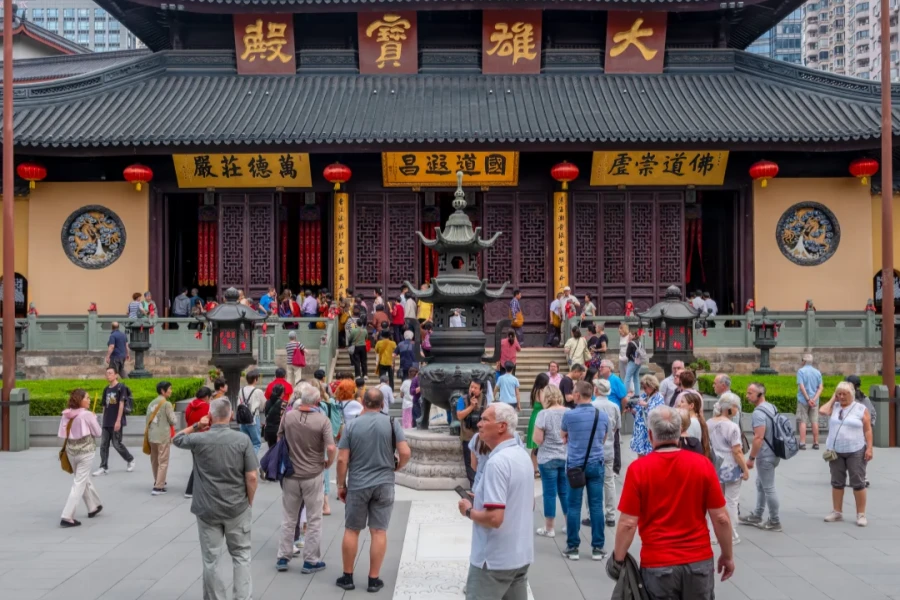 Jade Buddha Temple: A Journey to a Pure Land of White Jade in the Urban Jungle-3