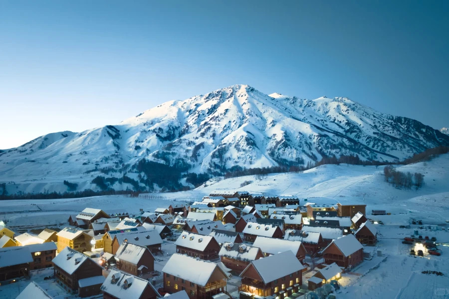 Hemu Village: un viaggio nelle meraviglie invernali da un segreto della valle del fiume alla patria della Tuva
