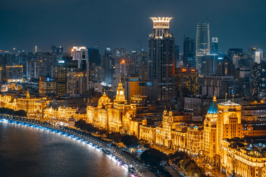 Huangpu River Cruise: A Journey Through a Century of Splendor from Fishing Village Streams to a Major Eastern Port