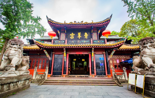 Qingyang Palace: A Taoist Temple in the bustling city, a journey of seeking truth through a thousand year old gate
