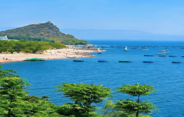 フクシアン湖:水中の古代都市と青の聖域を発見するエコロジーの旅