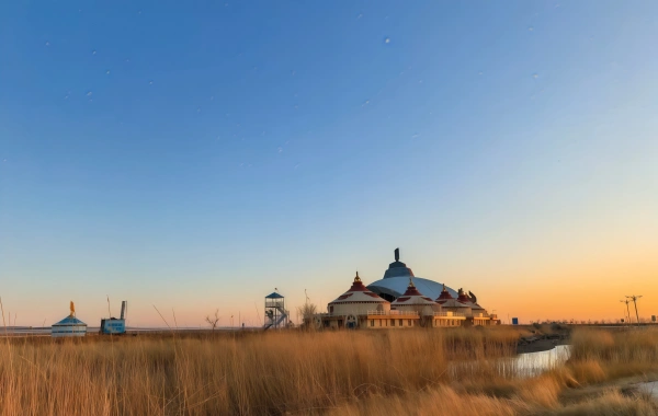 Gegentala Grassland Tourist Area:Un voyage vers le Vast, les prairies droites— Le site d'atterrissage de l'engin spatial Shenzhou-3