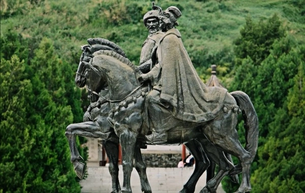 Могила Чжаоцзюня: Путешествие через тысячелетнюю дипломатию мира - «Зеленый курган» среди Вердантских холмов-2