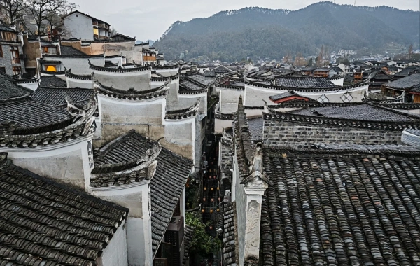 Phoenix Ancient Town:A Journey to