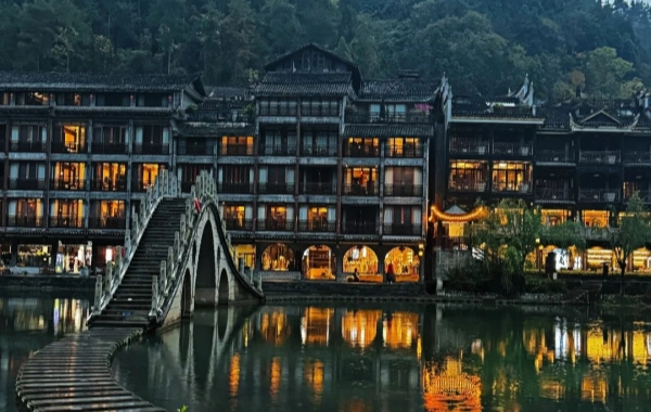 Phoenix Ancient Town:A Journey to