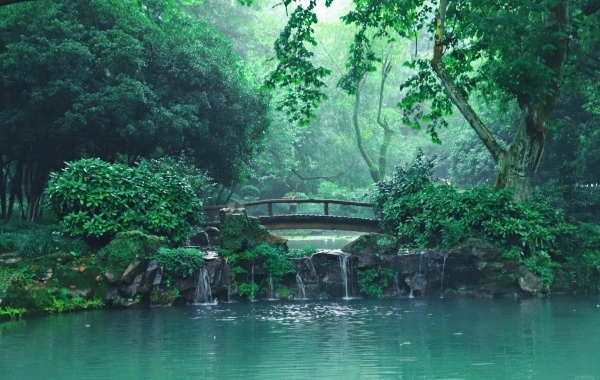 Пещера Хуанлун: Приключение к «Морской стабилизирующей игле» в подземном дворце чудес