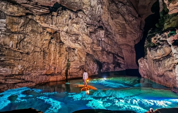 Пещера Хуанлун: Приключение к «Морской стабилизирующей игле» в подземном дворце чудес-4