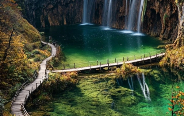 Озеро Баофенг: Путешествие к «классовому озеру мирового класса» — где высокие ущелья поднимают озеро Транквил-3