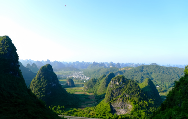 Ruyi Peak:A Journey of Good Fortune from Mysterious Peaks to a Sky City