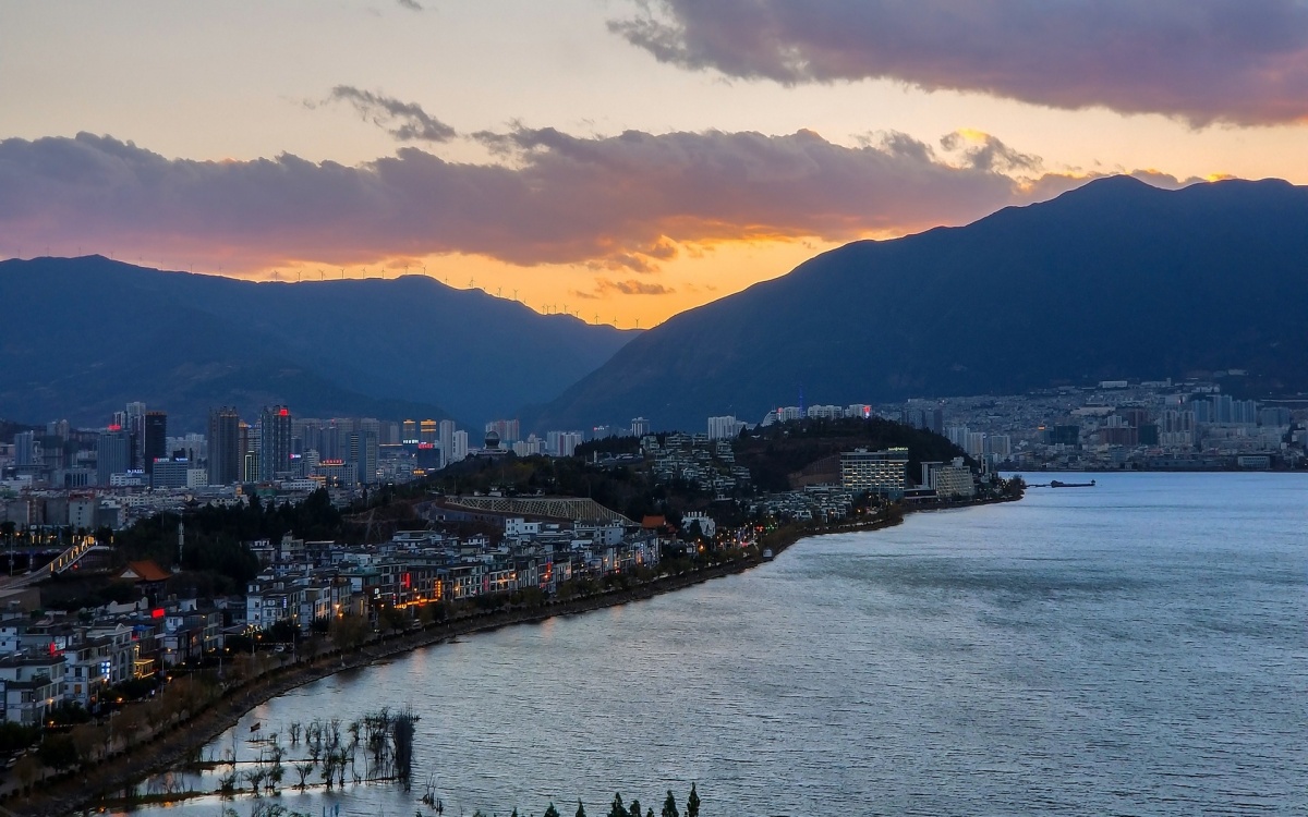 Day 3: Kunming to Dali, Xizhou Village, and Erhai Lake